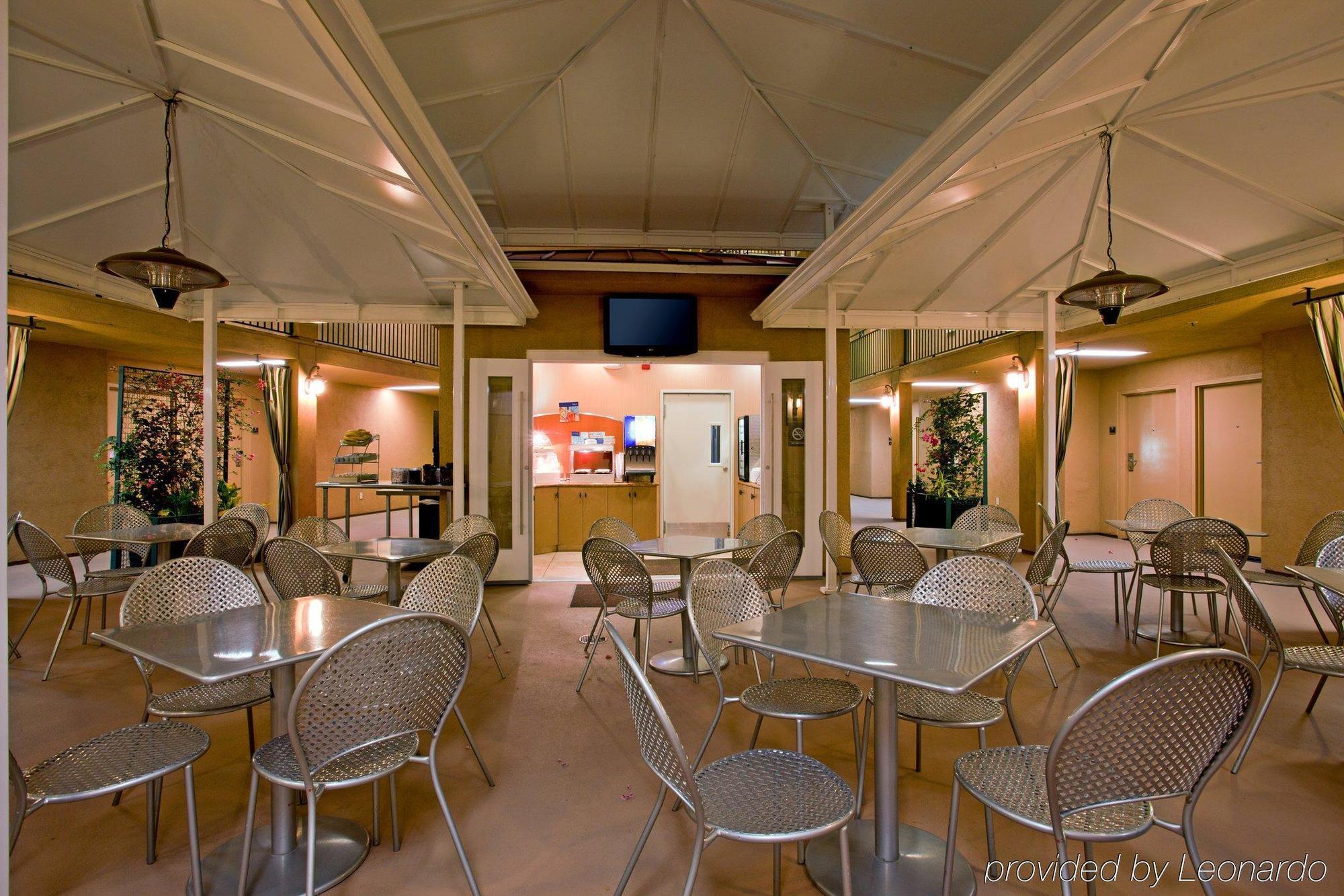 Holiday Inn Express West Los Angeles By Ihg Restaurant foto